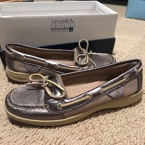 Like-new Sperry boat shoes